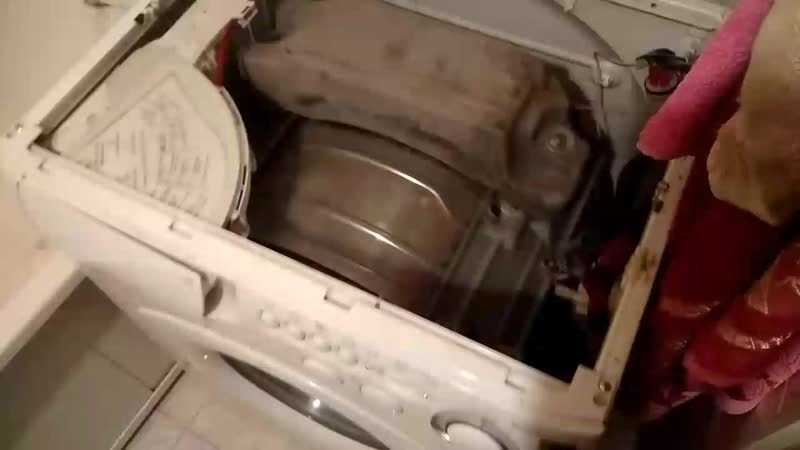 Почему стиральная машина прыгает и сильно вибрирует при отжиме? | рембыттех