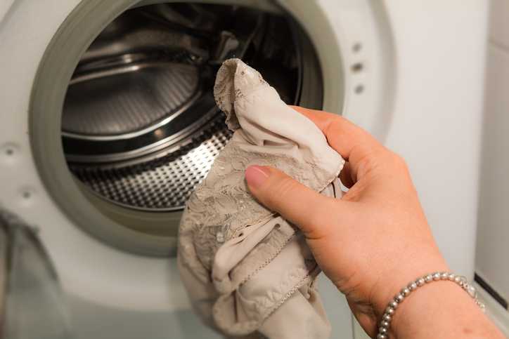 Стираем и отбеливаем белые носки в стиральной машине или вручную