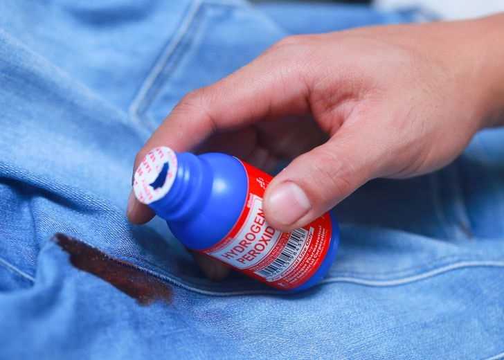 Чем и как отмыть акриловую краску с одежды, как отстирать засохшие пятна, какие подручные средства подойдут