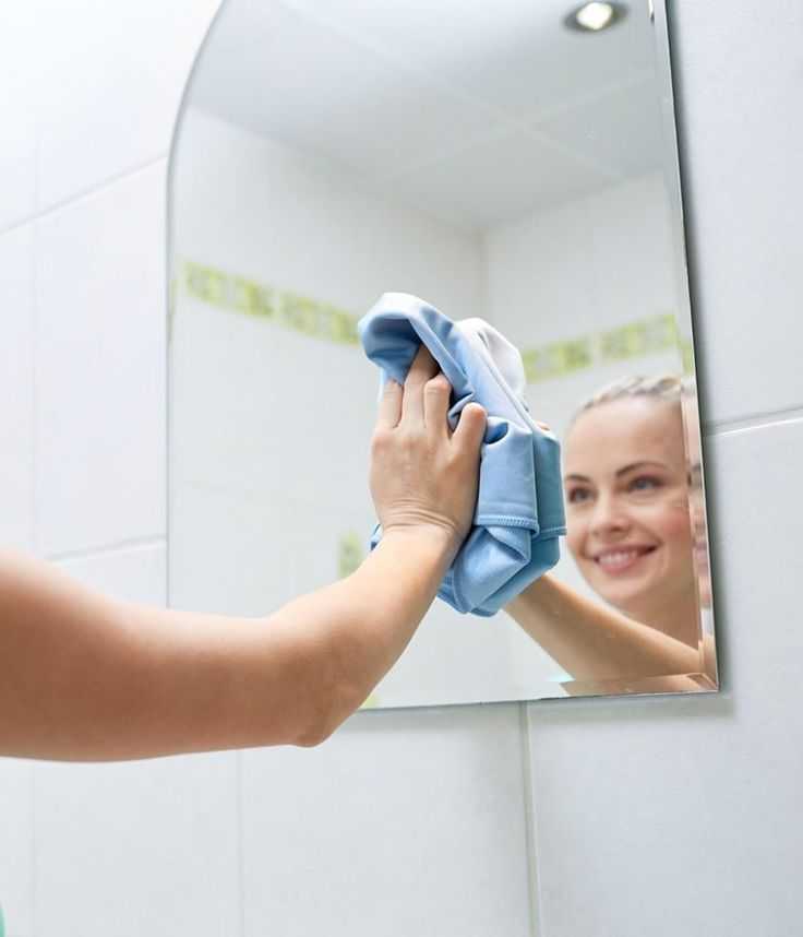 Как помыть зеркало без разводов– 17 лучших средств в домашних условиях