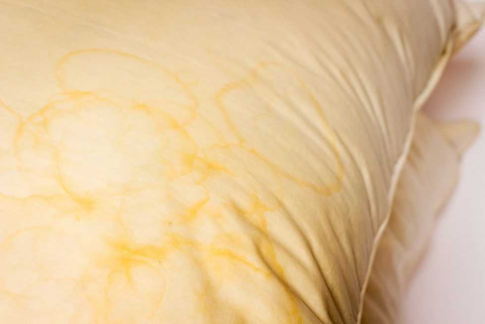 Как отстирать затхлое постельное белье