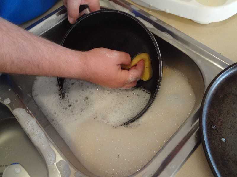 Чистка кастрюль от нагара внутри и снаружи: соль и уксус для кастрюль из нержавейки