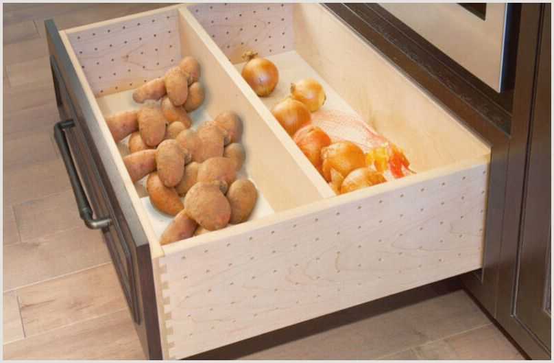 В этой статье поговорим о ящиках для хранения овощей: видах (металлический короб, пластиковый, деревянный, коробка с крышкой и без, для кухни и погреба), как сделать своими руками, как выбрать, дадим обзор популярных изделий