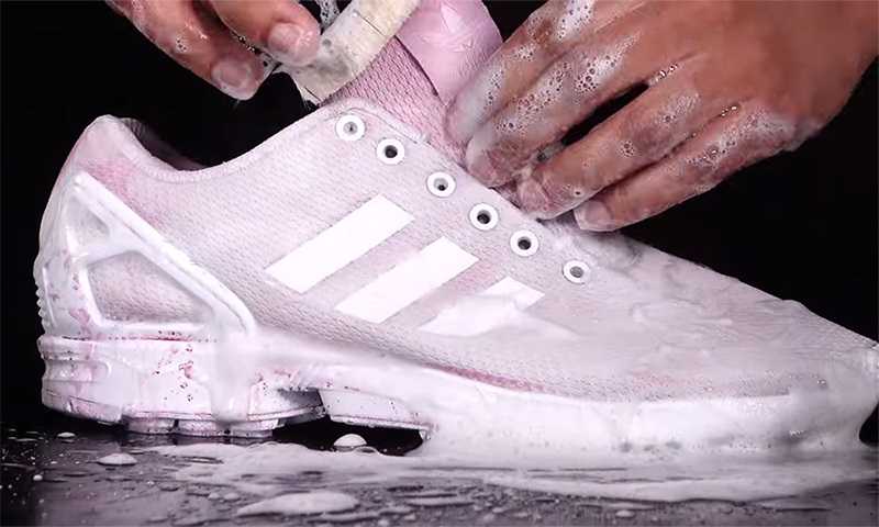 10 самых эффективных способов, как в домашних условиях очистить белую подошву кроссовок