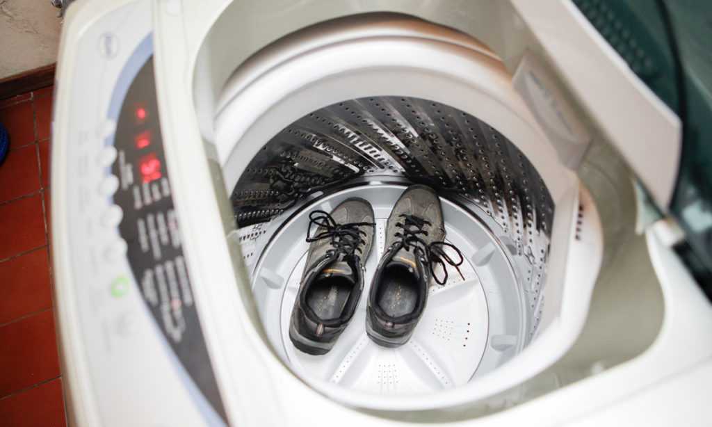 Как постирать кеды в стиральной машине и не повредить их, советы +видео и фото