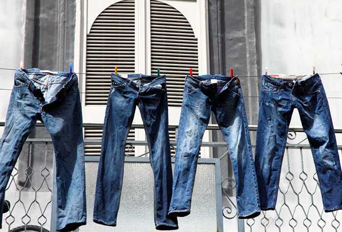 Маленькие хитрости, как постирать растянутые джинсы, чтобы они сели