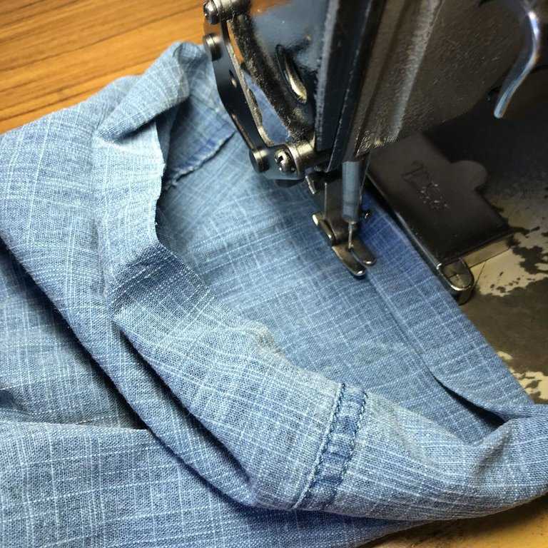 Как стирать брюки от костюма: можно ли в стиральной машине и руками, как выстирать штаны со стрелками, как сушить и гладить?