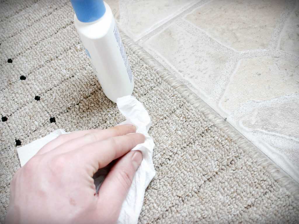 Как почистить ковер в домашних условиях быстро и эффективно (очень грязный, шелковый, синтетический, из вискозы и т.д.), как правильно и чем можно?