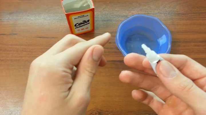 Как легко отмыть с пластиковой вещи клей от наклейки