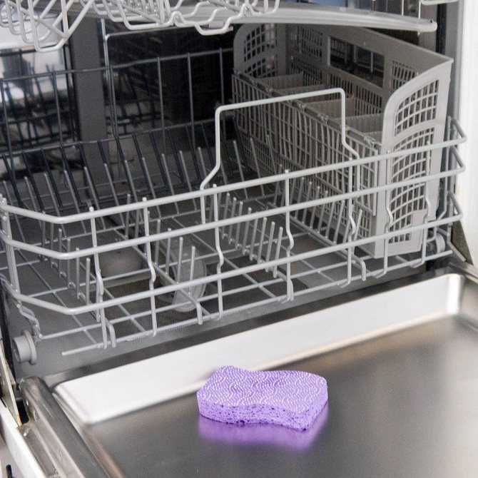 Как избавиться от запаха в посудомоечной машине: причины и устранение