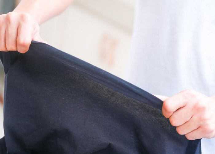 Как убрать след от утюга на одежде, черной ткани, брюках