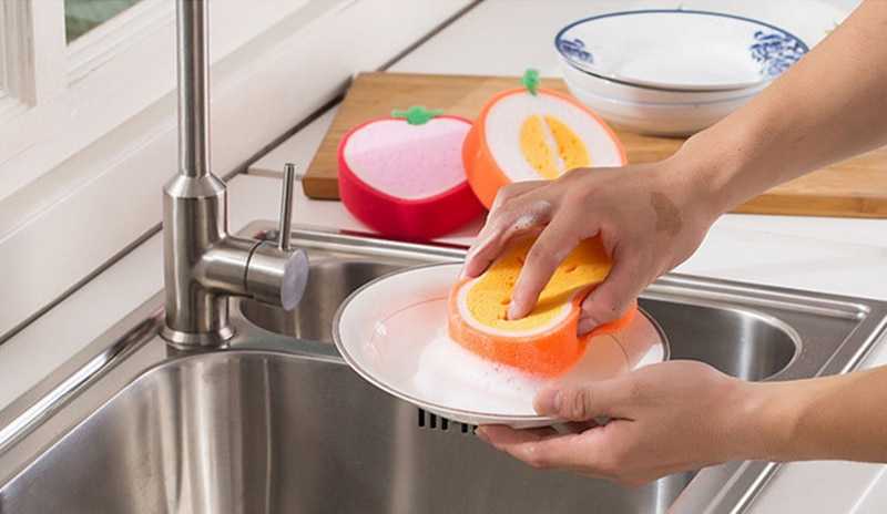 Рекомендации специалистов, как часто нужно менять губку для мытья посуды
