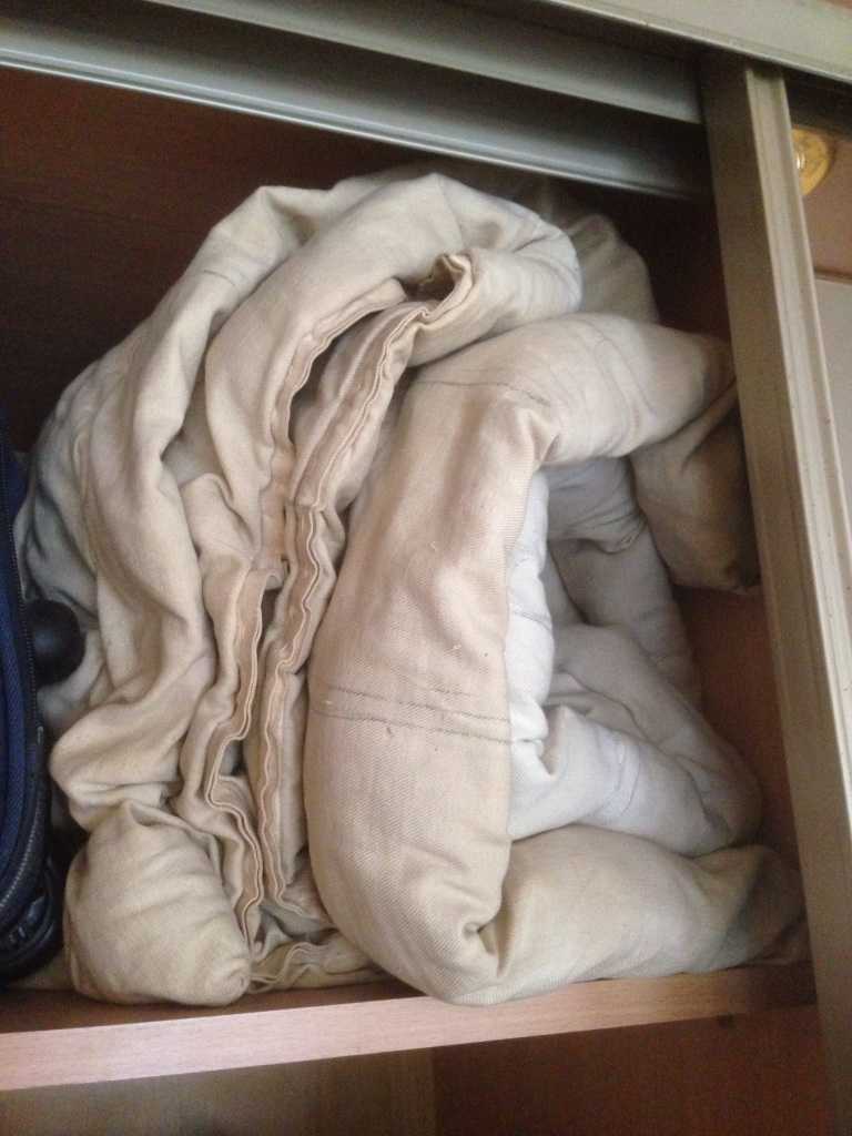 Как правильно постирать ватное одеяло в домашних условиях?