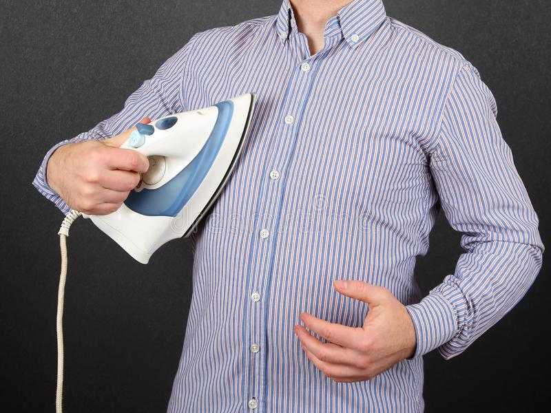 Как погладить рубашку без утюга в домашних условиях: чем можно быстро разгладить мятую вещь?