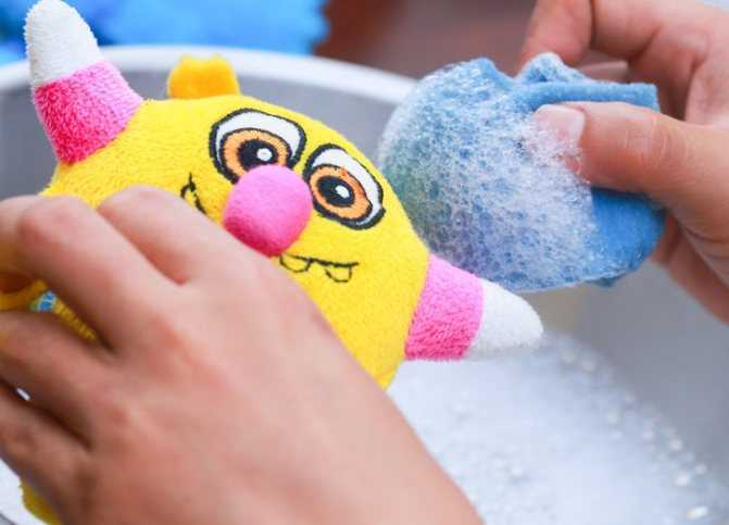 5 способов почистить или постирать мягкую игрушку дома