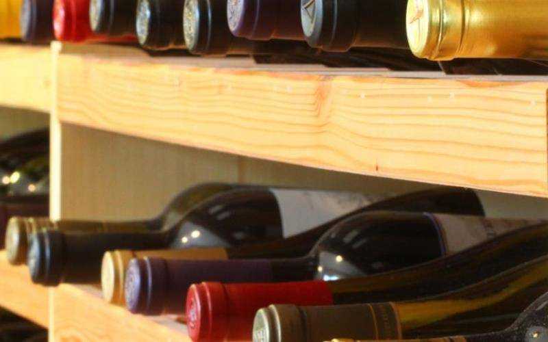 Как хранить вино в банках с разными видами крышек: выкладываем по порядку