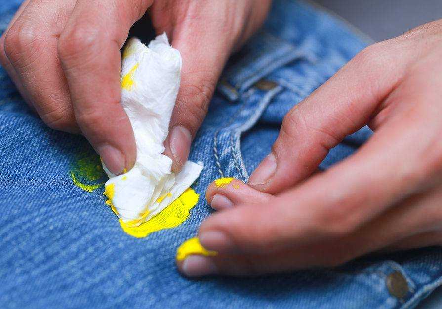Как вывести жирное пятно с джинс