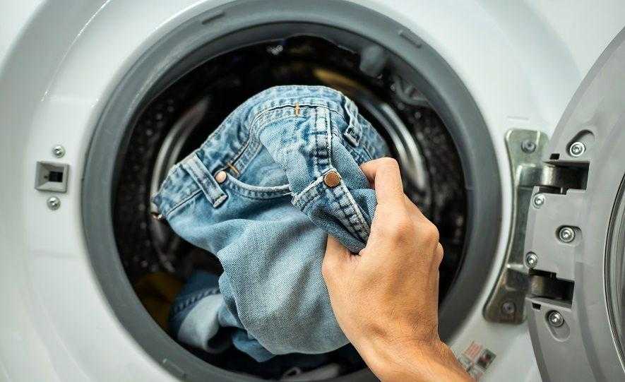 Как стирать мужской костюм в стиральной машине или вручную: 6 правил
