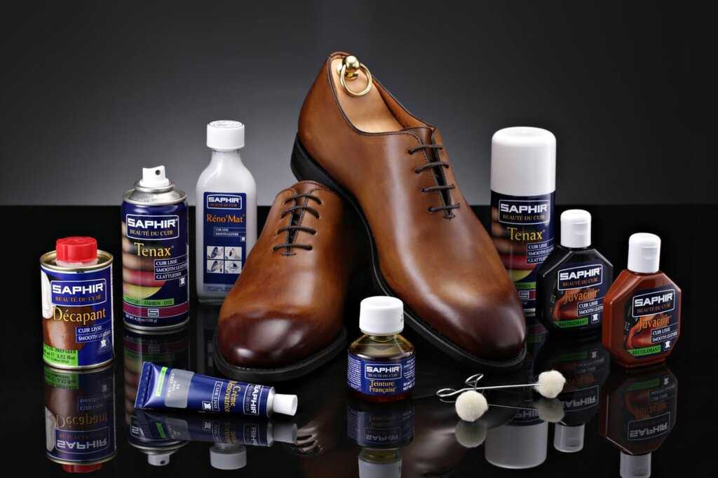Узнайте, каким должен быть уход за обувью из натуральной и лакированной кожи в домашних условиях, как ее хранить, какие народные средства использовать