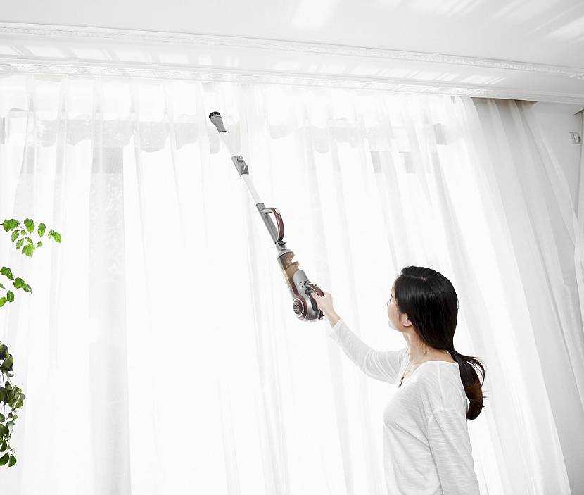 Как часто стирать шторы, висящие в квартире: нужно ли и как чистить рулонные, нитяные, занавески для ванной, блэкаут, римские?