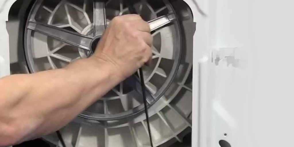 В стиральной машине появился шум при вращении барабана: причины, почему очень сильно гудит, гремит машинка индезит, lg при отжиме, наборе воды