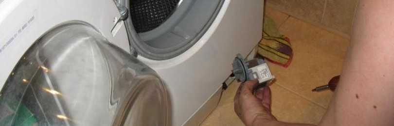 Причина почему не отжимает машинка стиральная. Стиральная машина Индезит не сливает воду. В стиральной машинке Индезит отжимает.