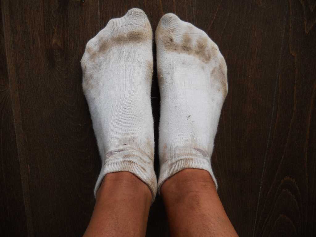 Как отстирать (отбелить) белые носки в домашних условиях