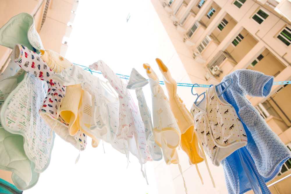 Советы опытных мам: как стирать многоразовые пеленки вручную и в машинке
