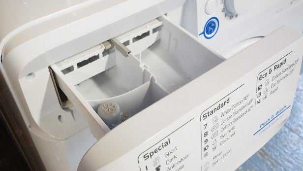 Узнаем как узнать, куда в стиральной машине заливать кондиционер?