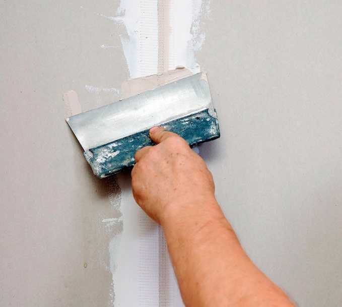 Советы опытных мастеров, как быстро убрать шпаклевку со стены в домашних условиях