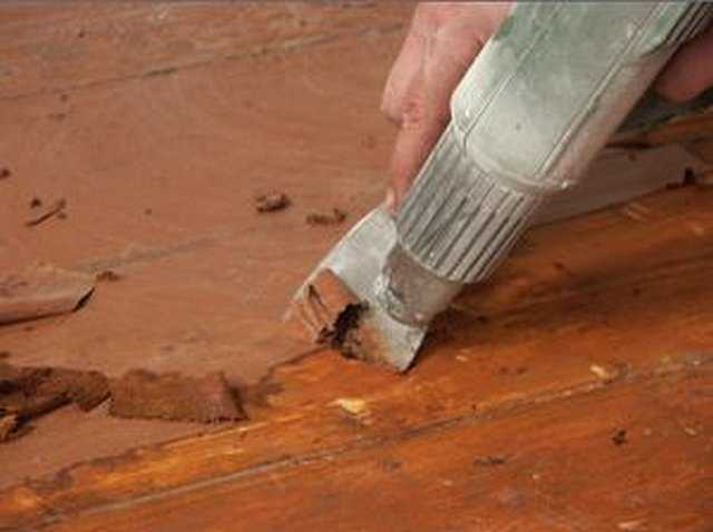 Как снять старую краску с дерева? смывка порошковой смесью, удаление жидкости для снятия бетона с потолка