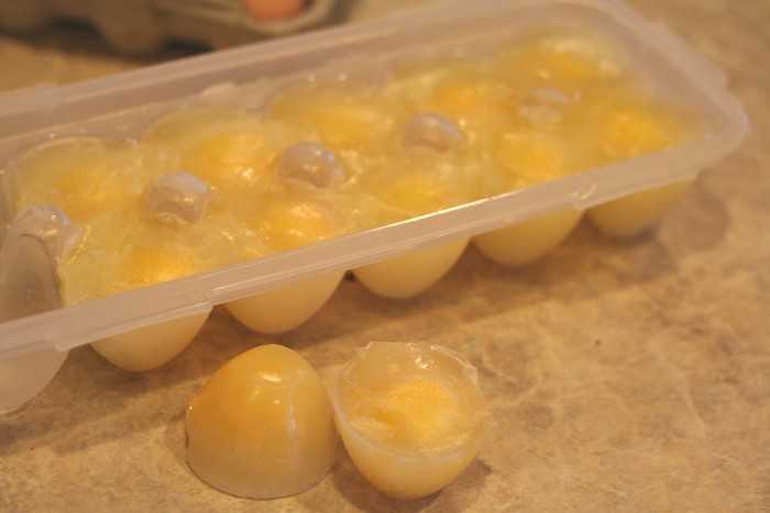 Можно ли замораживать яйца в морозилке (сырые, вареные, в скорлупе)