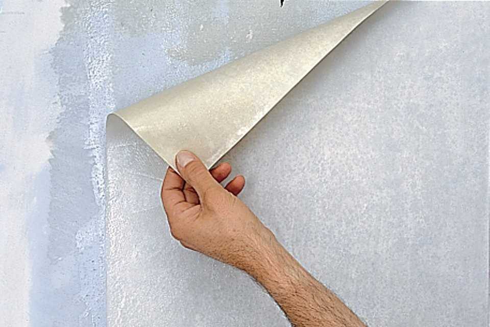 Как снять виниловые обои: особенности удаления старого покрытия на бумажной и флизелиновой основе, а также как легко и быстро снимать со стен?