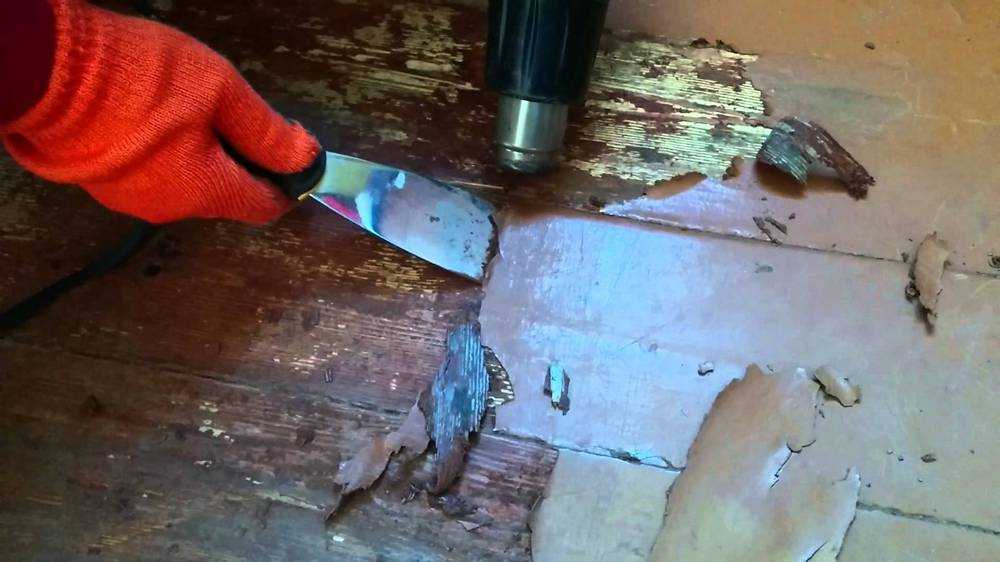 Узнайте прямо сейчас, как можно снять краску с деревянного пола в домашних условиях, чем удалить свежую и убрать старую с деревянного покрытия при помощи химического, механического и термического метода