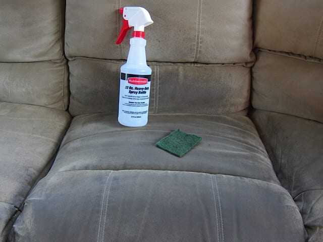 Как очистить диван, чтобы избавиться от неприятного запаха