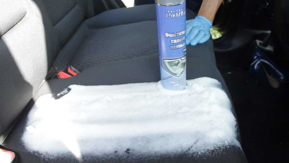 Как использовать ваниш для чистки салона автомобиля?