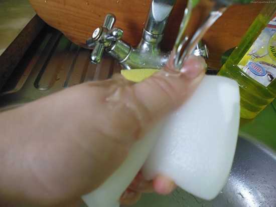 Можно ли мыть посуду меламиновой губкой, почему нельзя чистить поверхности, соприкасающиеся с пищей, чем лучше пользоваться?