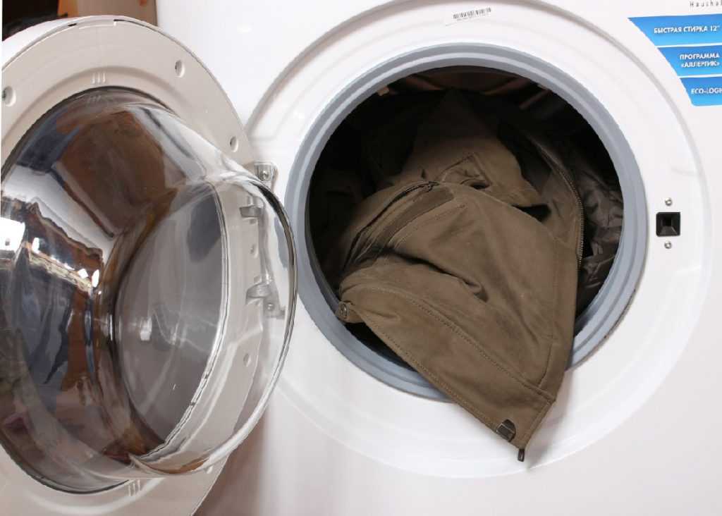 Как необходимо стирать мужской, женский, школьный костюм в стиральной машине-автомат и вручную?