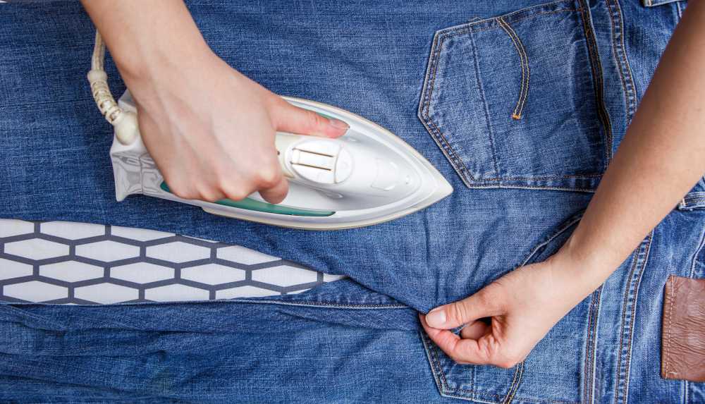 Как быстро высушить джинсы после стирки в домашних условиях: как правильно, способы и методы сушки у вас дома