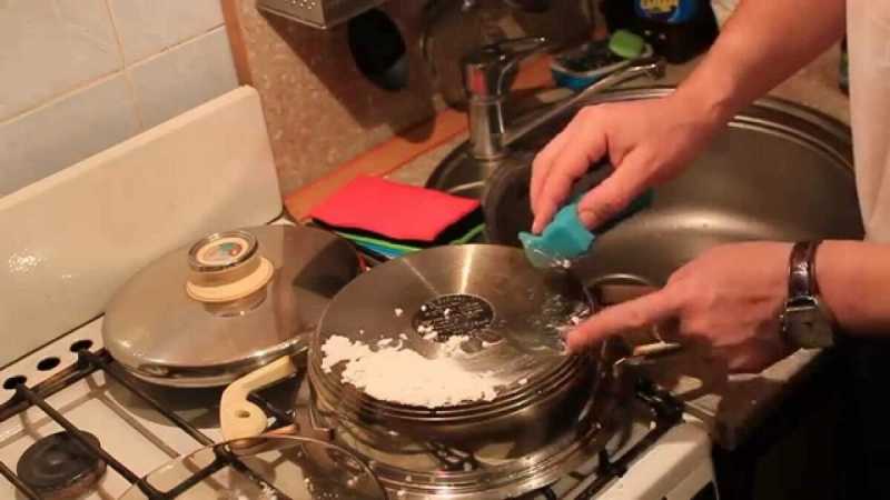 Эффективные средства, чем очистить нагар в духовке в домашних условиях