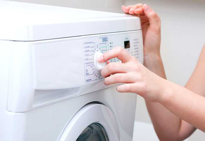 Как пользоваться стиральной машиной индезит старого образца: как включить стиралку и настроить основные параметры, куда засыпать моющее средство, как ухаживать?