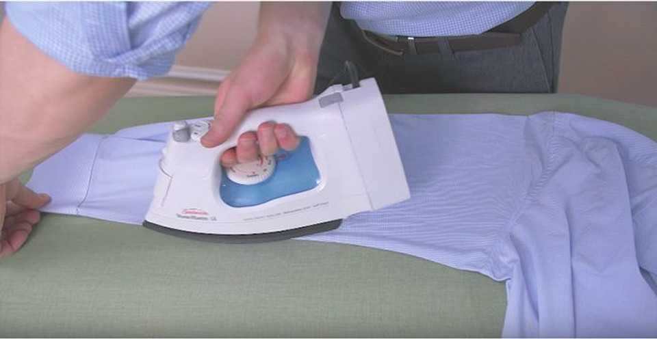 Как погладить рубашку без утюга в домашних условиях: чем можно быстро разгладить мятую вещь?