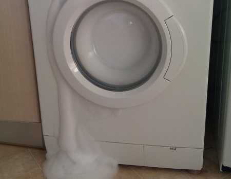 Можно ли стирать порошком автомат вручную и как это делать