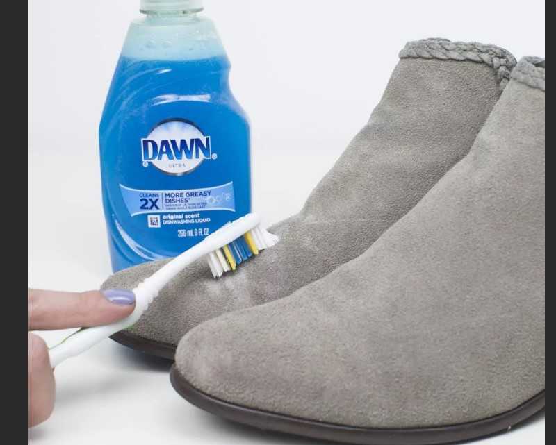 Как стирать замшевые кроссовки? 29 фото можно ли постирать спортивную обувь в стиральной машине, как почистить кроссовки в домашних условиях