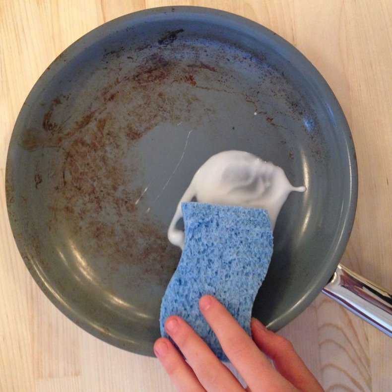 Как быстро помыть посуду руками: за 5 минут, если лень