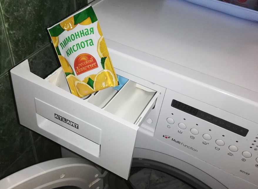 Из этой статьи вы узнаете, можно ли и как почистить от накипи стиральную машину лимонной кислотой, как удалить налет альтернативными народными средствами, или как снять при помощи бытовой химии в домашних условиях, если ничего другого не помогает