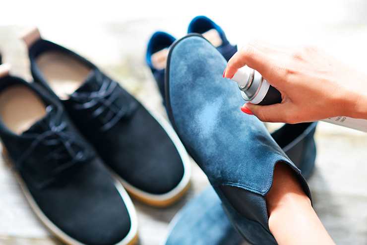 Как почистить замшевую обувь в домашних условиях?