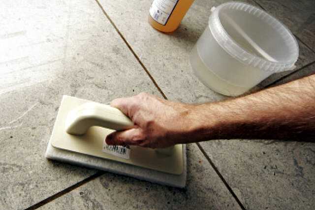 Как очистить плитку от плиточного клея? как убрать с кафельной поверхности старый клей, чем лучше отмыть керамическую плитку