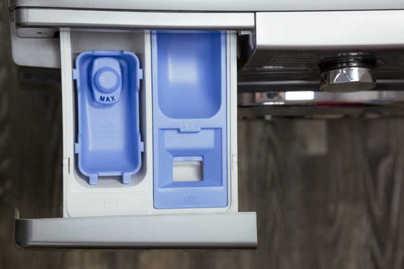 Как пользоваться капсулами для стирки: куда класть таблетки, сколько бросать, как правильно использовать для обработки белья в стиральной машине-автомат?