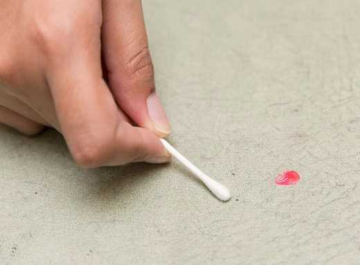 10 способов отстирать чернила от шариковой ручки с одежды